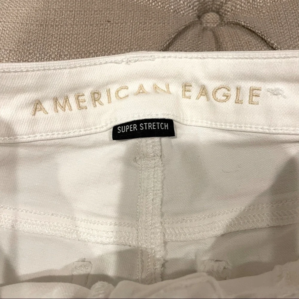 R: American Eagle Super Stretch White Jeggings 2 Short
